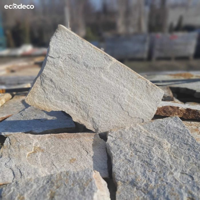 Alb de Kavala – Piatră Poligonală mică