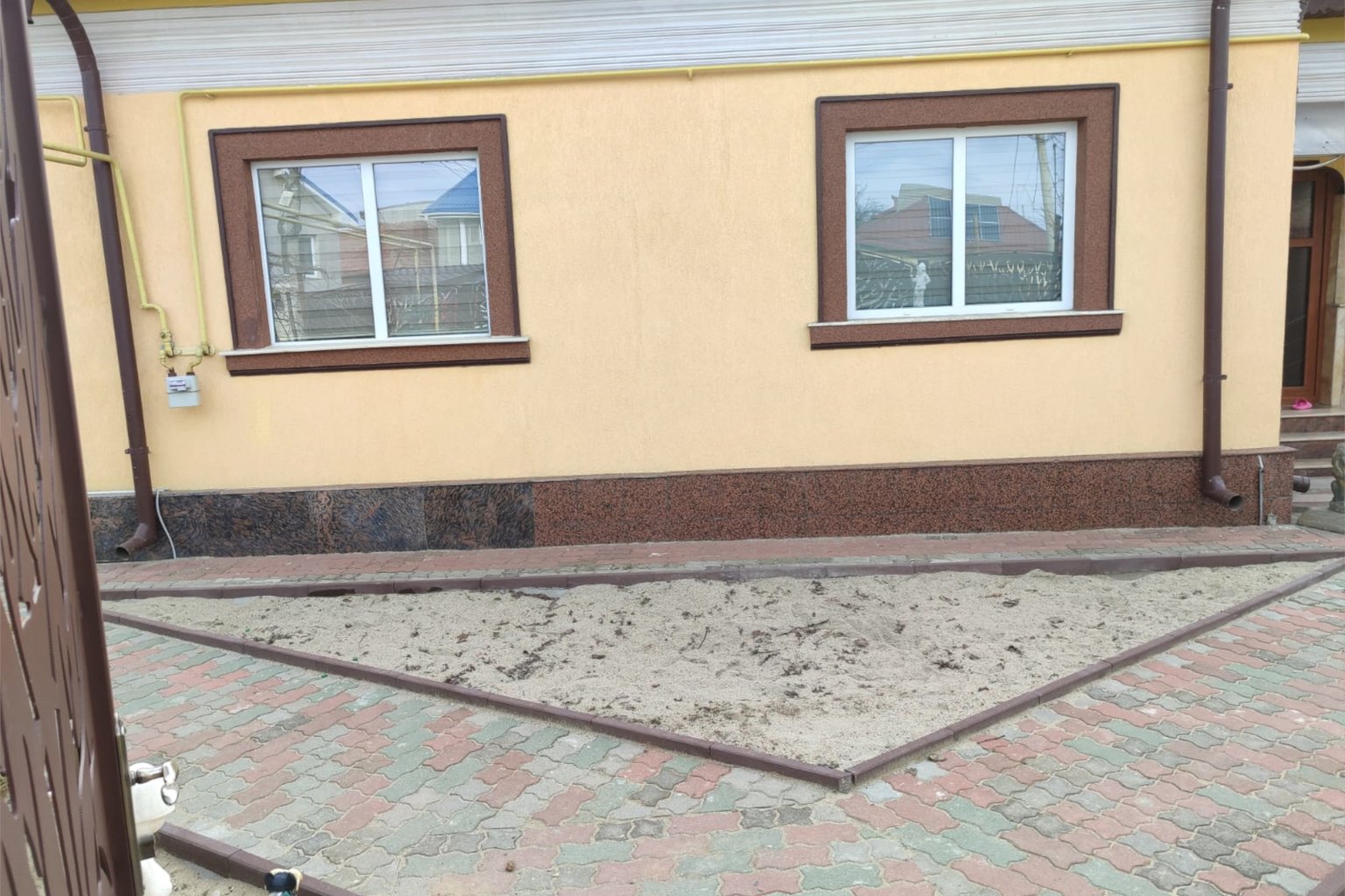 amenajare rond in forma de triunghi - inainte